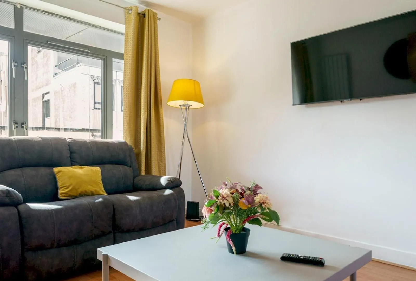 Pass The Keys Lovely 2 Bed2 Bath In City Centre Free Parking Belfast